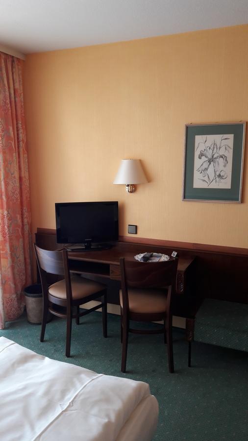 Hotel Am Schoenbuchrand Тюбинген Экстерьер фото